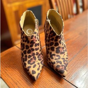 NWOT leopard print booties - size 6